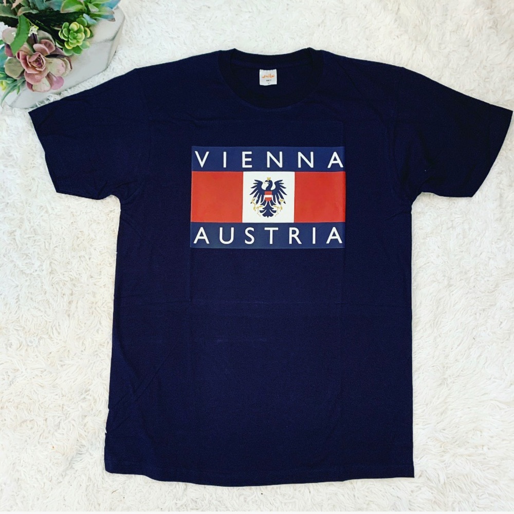 Smile Vienna Austria Souvenir Tee M